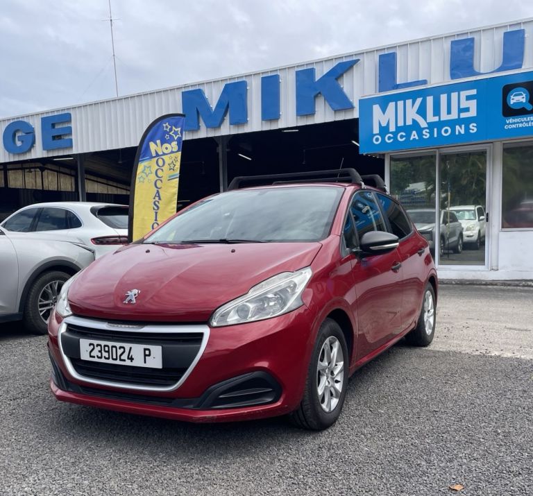PEUGEOT 208